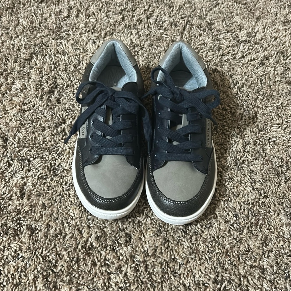 Kids Kenneth Cole lace up shoes
